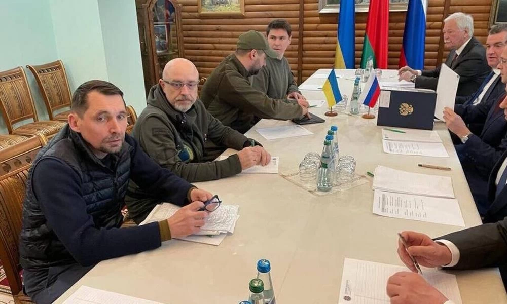 Διαπραγματεύσεις για Ουκρανία: Αυτά ζητάει η αντιπροσωπεία του Κιέβου